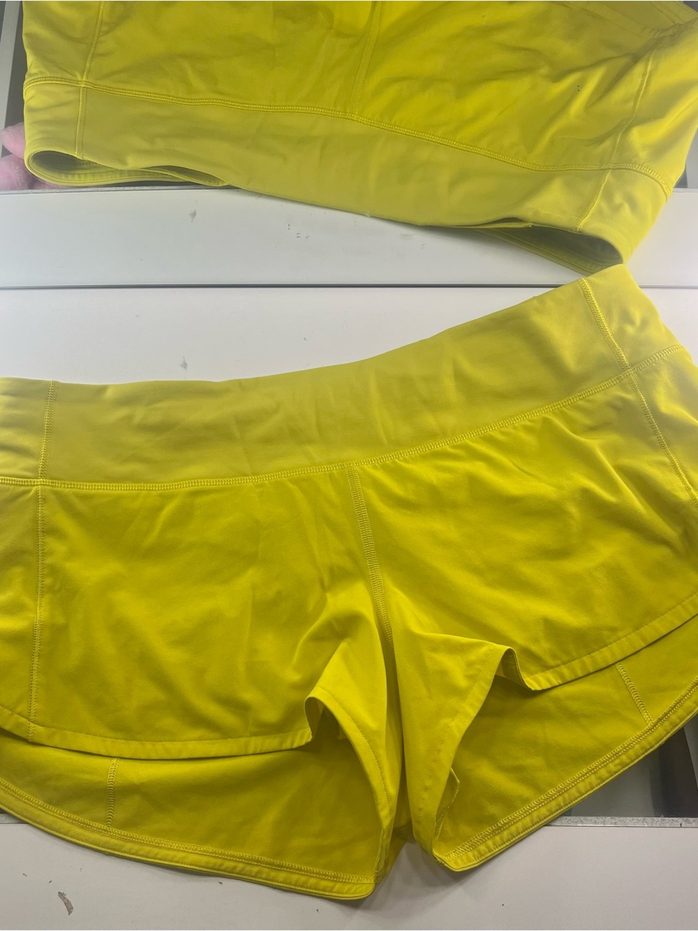 Lululemon Speed-Up shorts 2.5 low rise